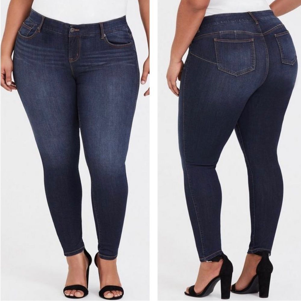Torrid Bombshell Skinny Jean - Premium Stretch Dark Wash size 28